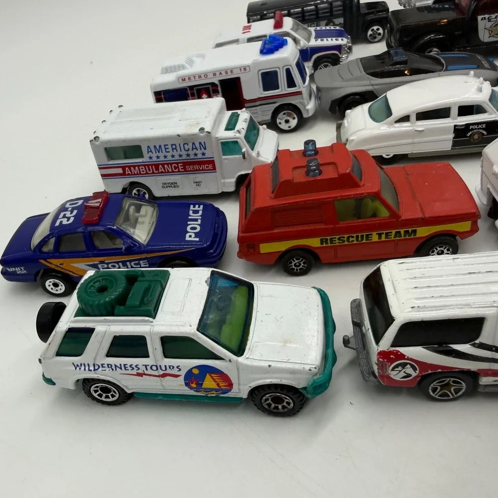 Hot Wheels Matchbox Mixed Lot 19 Diecast Police Ambulance Rescue Vehicles Used